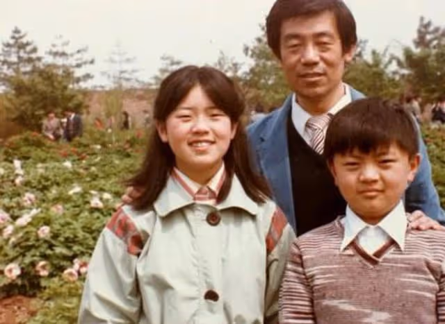 演員高明：娶初戀為妻，與兒女做鄰居，結婚52年無緋聞