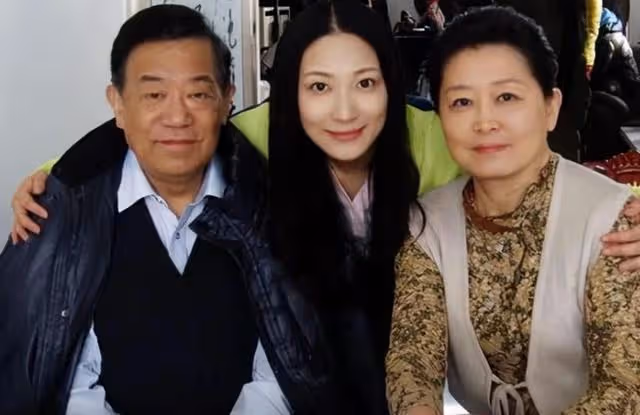 演員高明:娶初戀為妻,與兒女做鄰居,結婚52年無緋聞