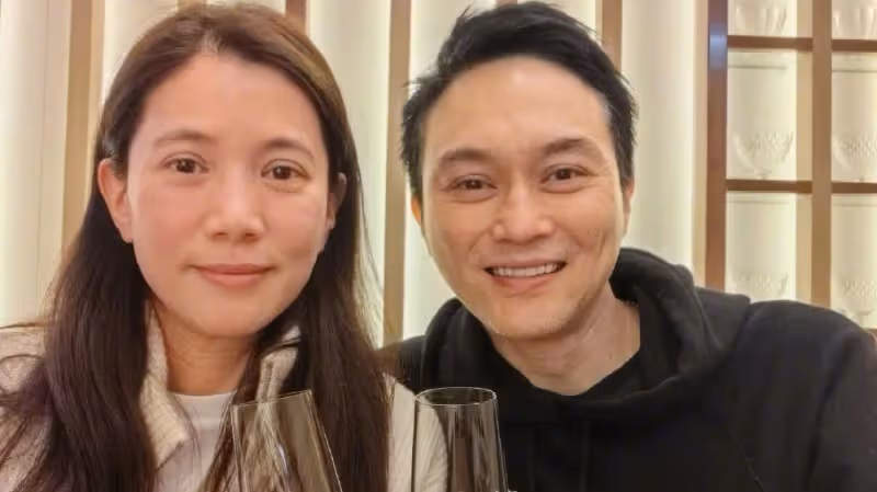 袁詠儀張智霖慶結婚22年，夫妻雙雙素顏出鏡，滿臉歲月痕跡好真實
