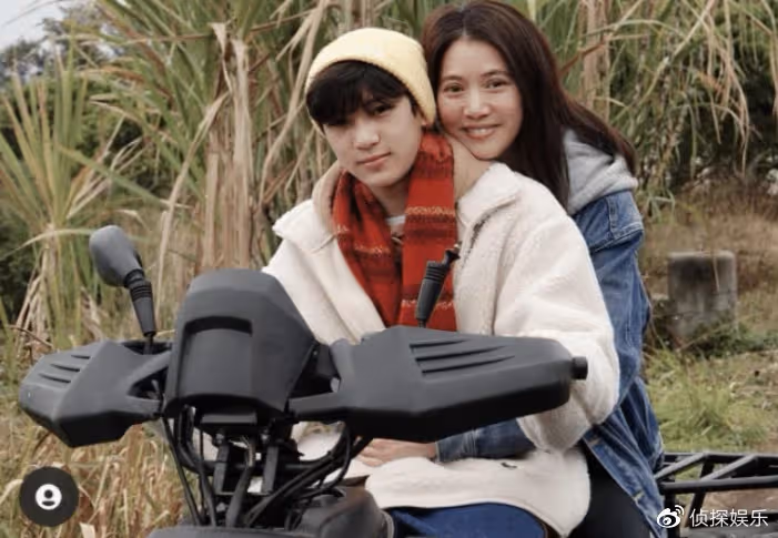 袁詠儀張智霖慶結婚22年,夫妻雙雙素顏出鏡,滿臉歲月痕跡好真實