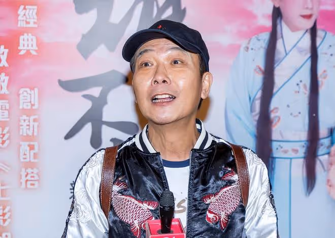 知名港星迎60歲生日,開心享受2元老人乘車優惠,容光煥髮狀態好