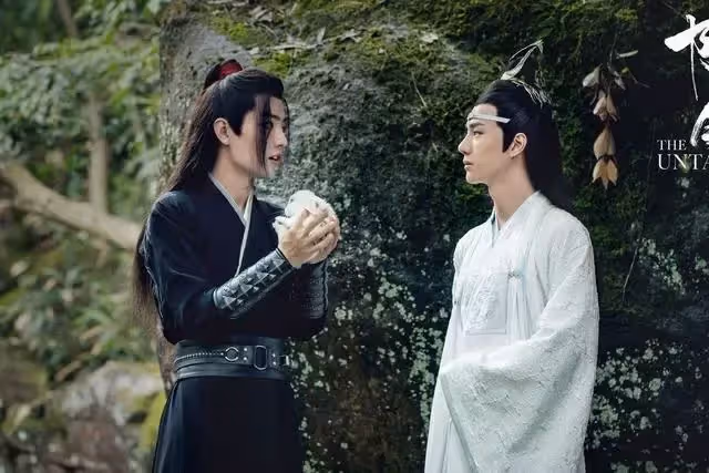 《陳情令》:十六年前的魏嬰,一心護著藍湛,從這些細節可以看出