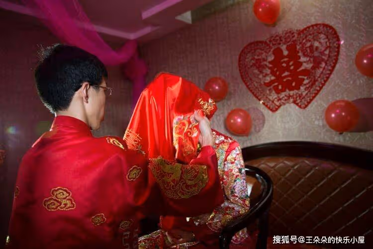 為湊聘禮欠下100萬!婚後我外出打工還債 3年後回家看到「老婆越來越美」我心寒不已