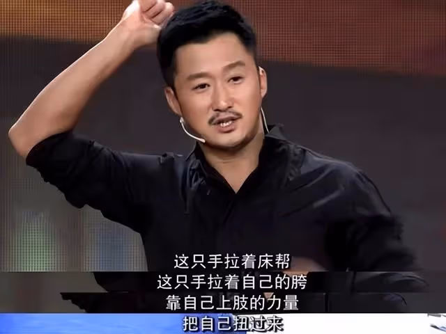 劉德華與吳京一家溫馨合照,還被親了一口!