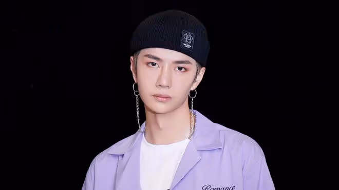 絕望的文盲王一博，這輩子是要行善積德，才能做王一博的同事？