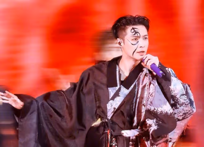 絕望的文盲王一博,這輩子是要行善積德,才能做王一博的同事?