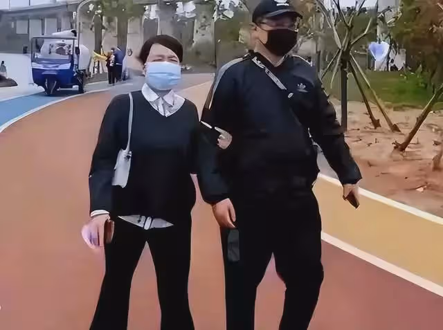 善惡終有報!雲昊直播吐露心聲為小星星著想,田靜一副好牌打稀爛