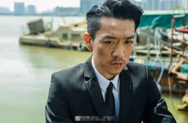 《狂飆》黃瑤舉報高啟強引不滿，被辱罵白眼狼，父親老默出言維護