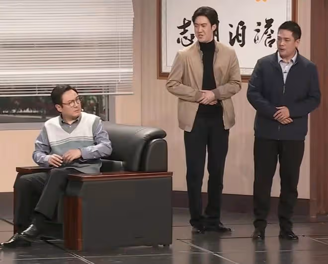 沈騰婚變風波後攜妻兒聚餐!疑醉酒走路踉蹌被攙扶,妻子身材發福