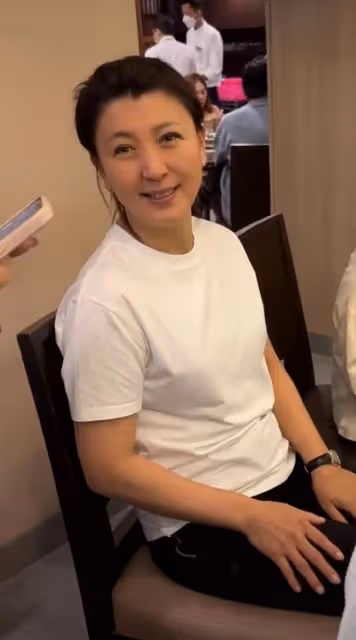 閆學晶一家三口在泰國接地氣!二婚老公肚腩突出,5歲女兒似爸爸