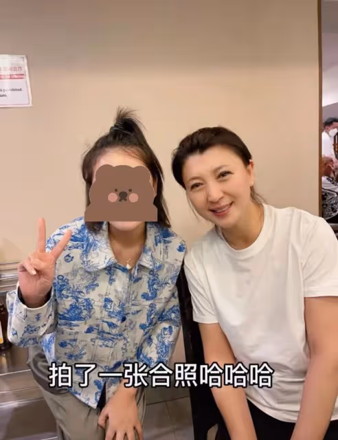 閆學晶一家三口在泰國接地氣!二婚老公肚腩突出,5歲女兒似爸爸