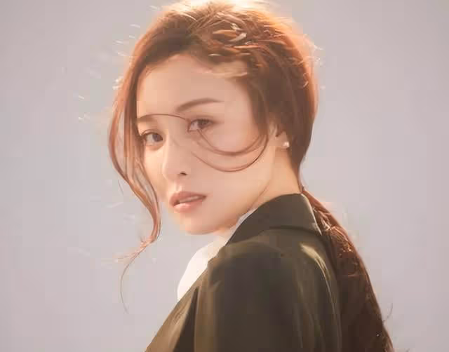 隆妮曲柵柵與高葉相愛相殺,朋友圈屏蔽陳書婷,微信紅包轉帳卻秒收