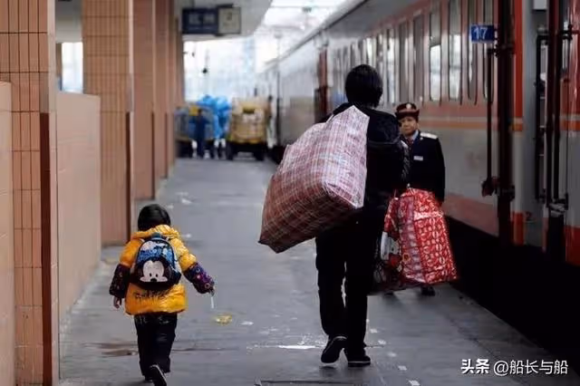 元宵節岳母給外孫女發紅包,發出一千索回八百,女婿發飆:滾出去