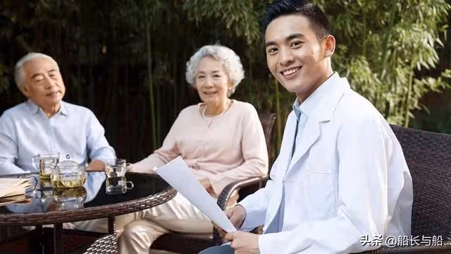 元宵節岳母給外孫女發紅包,發出一千索回八百,女婿發飆:滾出去