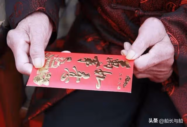元宵節岳母給外孫女發紅包,發出一千索回八百,女婿發飆:滾出去