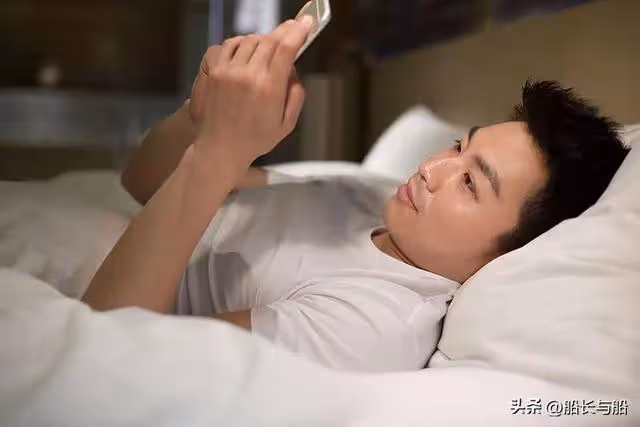兒子提前回家過年,59歲母親卻不喜反憂:難過的日子又開始了