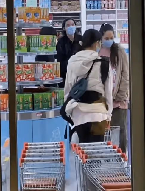 郭碧婷這是咋了?素顏逛街被偶遇,如今的郭碧婷和昔日模樣大不同