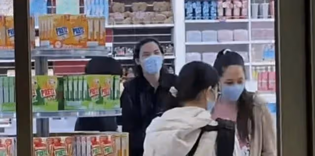 郭碧婷這是咋了?素顏逛街被偶遇,如今的郭碧婷和昔日模樣大不同