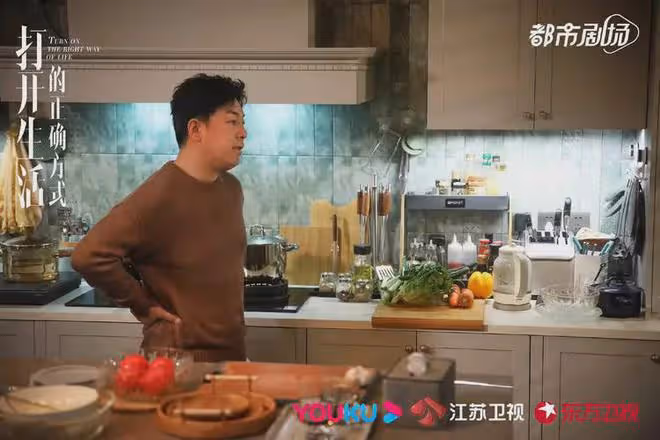 開年第一「爛劇」,人設油膩三觀不正,黃渤和朱珠也翻車了