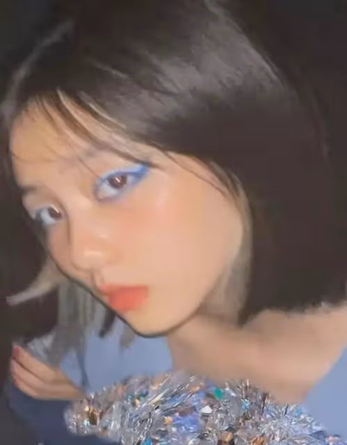 黃磊女兒多多爬長城錄視頻,說話嘴歪得明顯看著有些奇怪