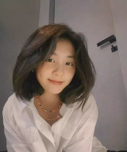 黃磊女兒多多爬長城錄視頻,說話嘴歪得明顯看著有些奇怪