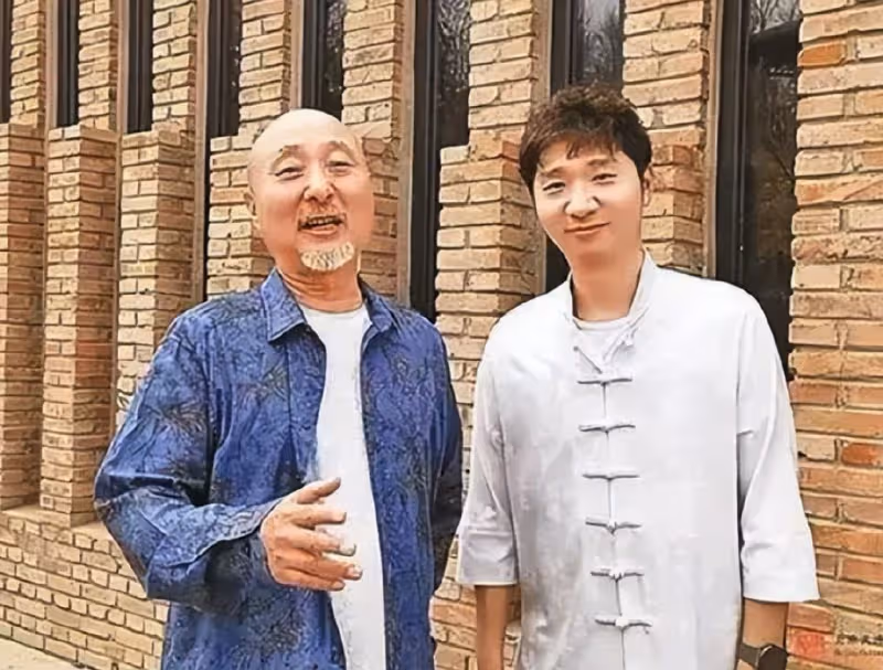 68歲陳佩斯,成功催生4個孫子孫女,還為兒子圓了演員夢!