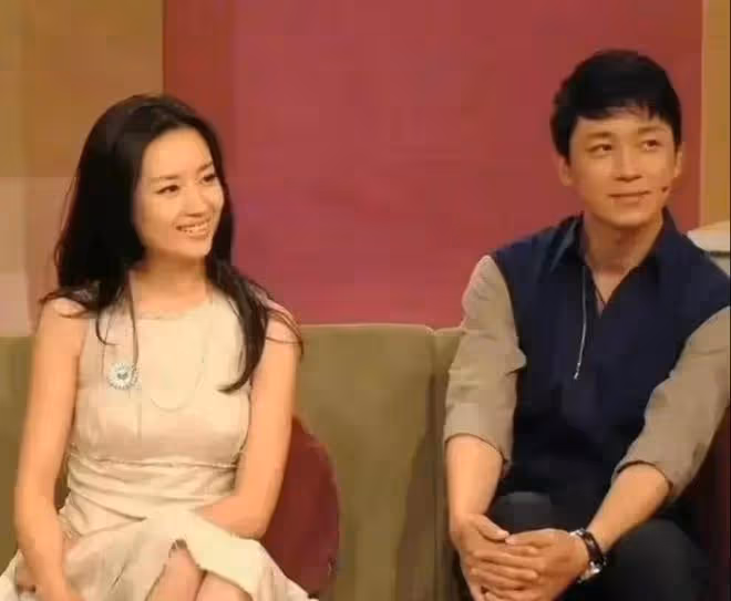 潘粵明已二婚，和董潔是不可能復合的了，現任老婆曝光