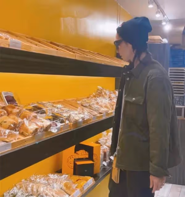 吳建豪紐約開麵包店，巡店被偶遇大方合影，40元一塊蛋糕賣到爆