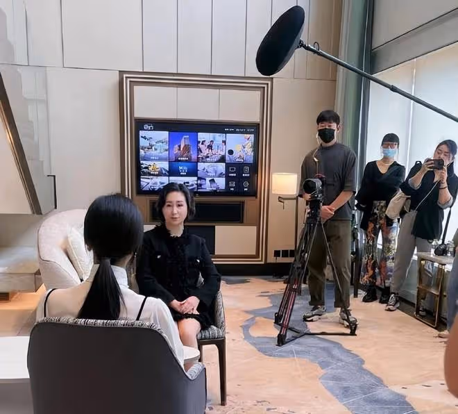 何猷龍家族事業快速擴展,與國際大佬合作,越來越像父親何鴻燊