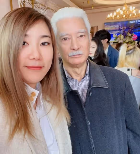 76歲高雄移居加拿大,出席活動鬚髮皆白,張柏芝姐姐罕露面身材好