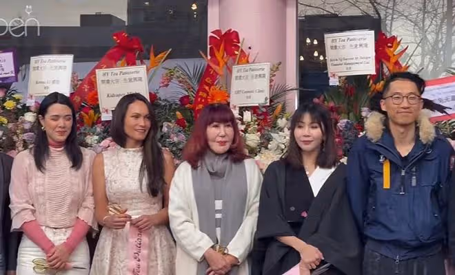 76歲高雄移居加拿大,出席活動鬚髮皆白,張柏芝姐姐罕露面身材好