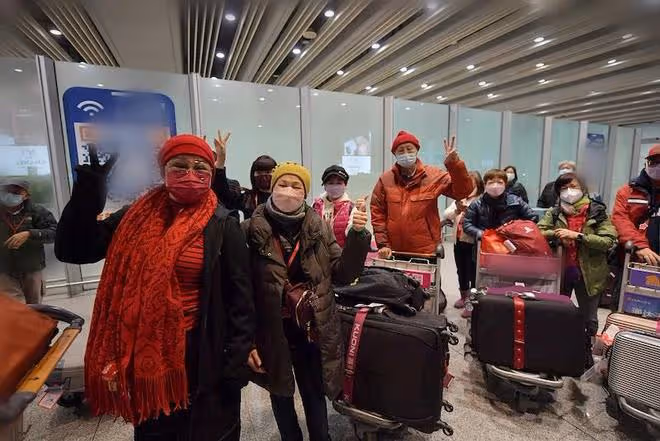 知名港星參加20人旅行團,到北京後很興奮,稱要去吃烤鴨看雍和宮