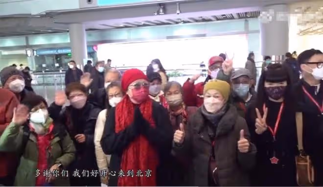 知名港星參加20人旅行團,到北京後很興奮,稱要去吃烤鴨看雍和宮