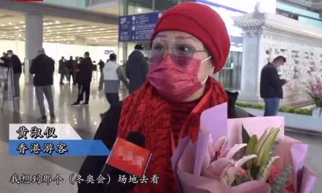 知名港星參加20人旅行團,到北京後很興奮,稱要去吃烤鴨看雍和宮