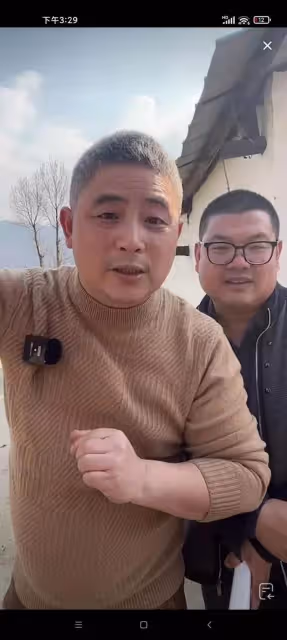 王胖在直播間對姐夫哥所述進行回擊，情緒很不穩定，期間還爆粗口
