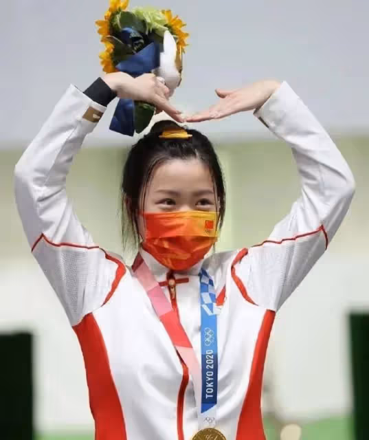 奧運冠軍楊倩：罕見曬性感照，疑似進入娛樂圈，網友卻表示理解！