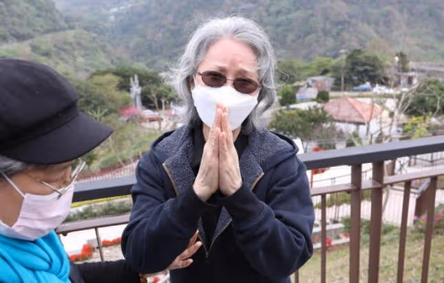 86歲著名演員丁強去世,家人舉行樹葬,兒子親撒骨灰,李璇痛哭