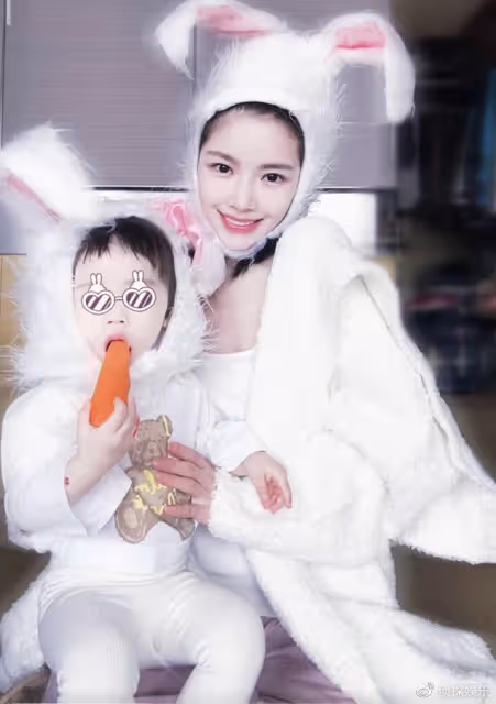 杜淳老婆否認懷二胎，女兒被指像奶奶，王燦忙夸婆婆年輕時漂亮