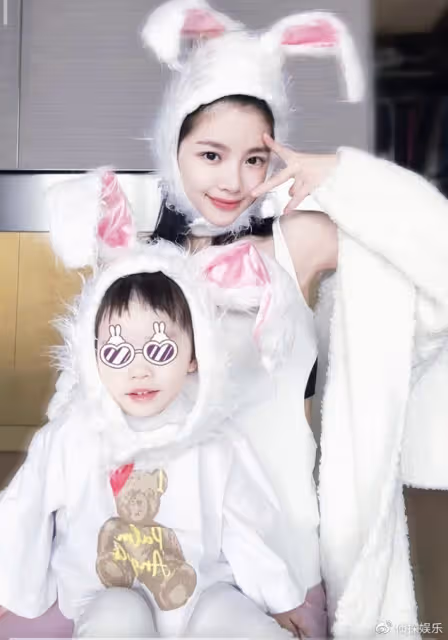 杜淳老婆否認懷二胎，女兒被指像奶奶，王燦忙夸婆婆年輕時漂亮