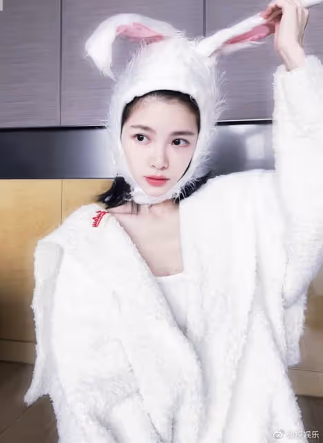 杜淳老婆否認懷二胎，女兒被指像奶奶，王燦忙夸婆婆年輕時漂亮