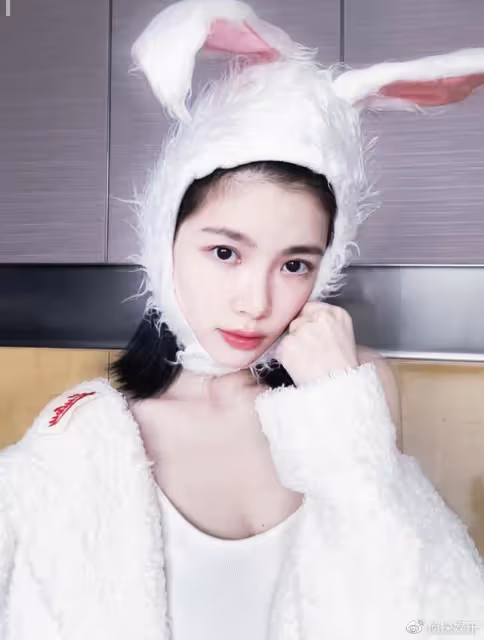 杜淳老婆否認懷二胎,女兒被指像奶奶,王燦忙夸婆婆年輕時漂亮