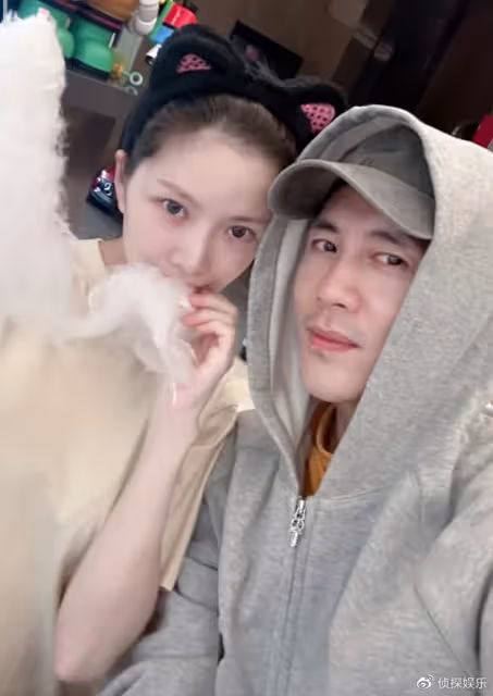 杜淳老婆否認懷二胎,女兒被指像奶奶,王燦忙夸婆婆年輕時漂亮
