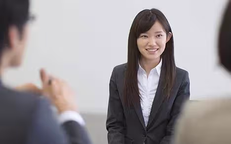 面試官:你撿到6萬,失主卻丟了7萬,該怎麼辦?女子巧妙回答被錄用