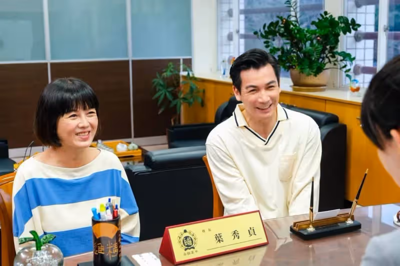 最後的孝順！八點檔男神「花光積蓄帶父母」爽出國1個月 「媽媽告別式上」抬頭一看遺照瞬間淚崩
