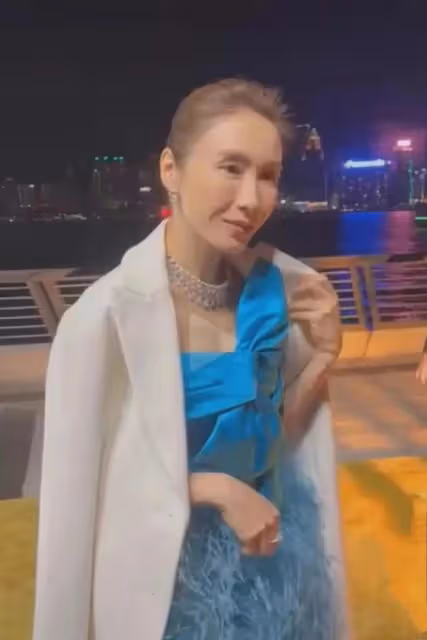 黎姿近照:前段時間參加名媛聚會的未修圖照片流出,名媛氣質不再
