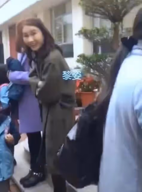 黎姿近照:前段時間參加名媛聚會的未修圖照片流出,名媛氣質不再