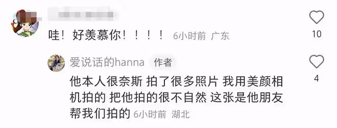 57歲林保怡酒吧被偶遇,身家過億打扮樸素,與粉絲合影親切無架子