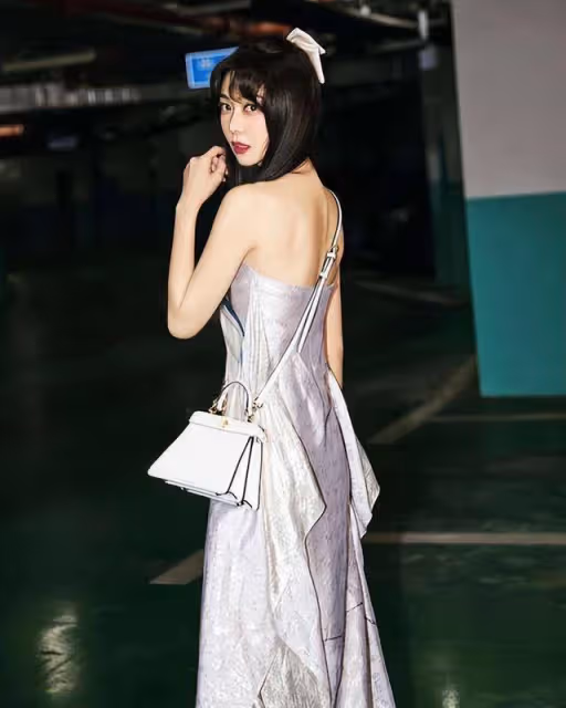 香港知名女星曬照少女味十足，重演武俠劇角色，卻被指像青樓舞女