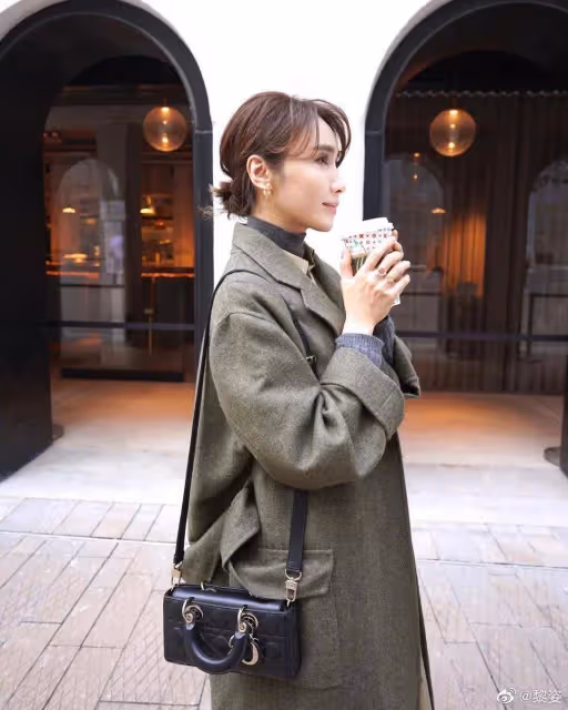 黎姿近照：名媛氣質不再，像老太太很瘦，拚命修圖也難掩蒼老