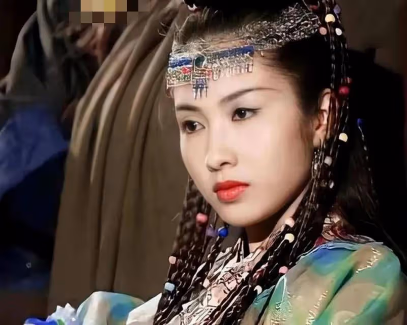 黎姿近照:名媛氣質不再,像老太太很瘦,拚命修圖也難掩蒼老